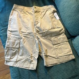 NWT. Old Navy Boys Cargo Shorts size 16